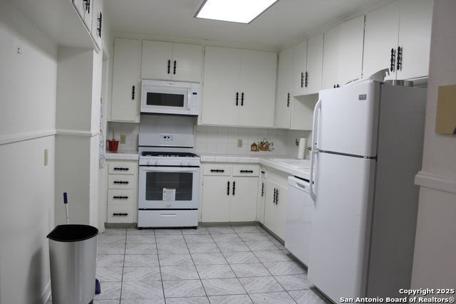 Image 7 of 17 For 922 Linda Lou Dr