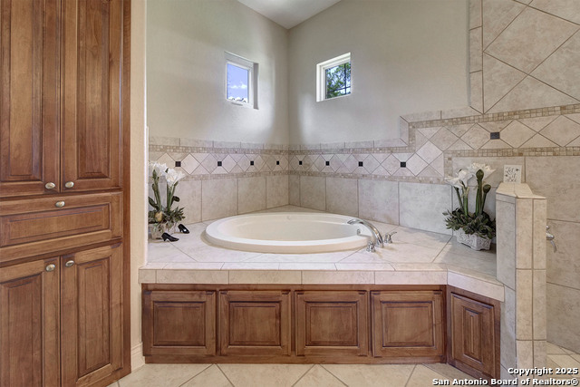 Image 21 of 43 For 3221 Comal Springs