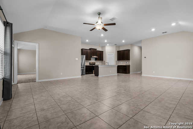 Image 7 of 22 For 5527 Coral Vly