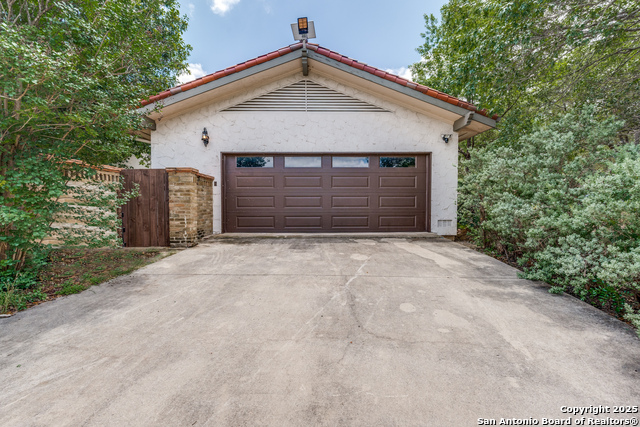 Listing photo id 0 for 201 Chattington