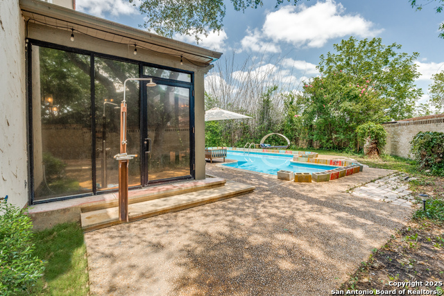Listing photo id 30 for 201 Chattington