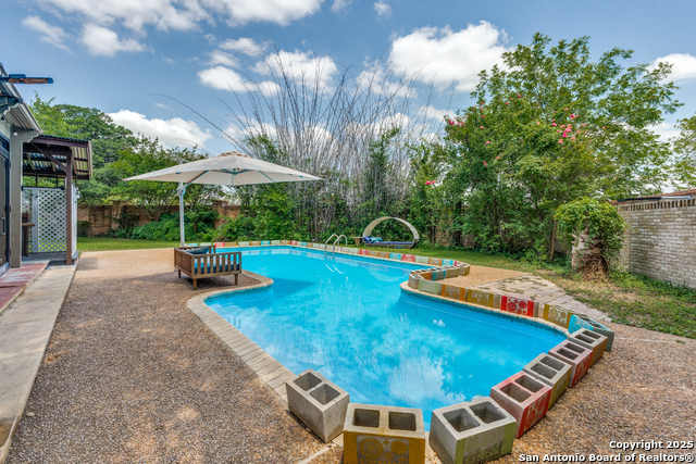 Listing photo id 33 for 201 Chattington