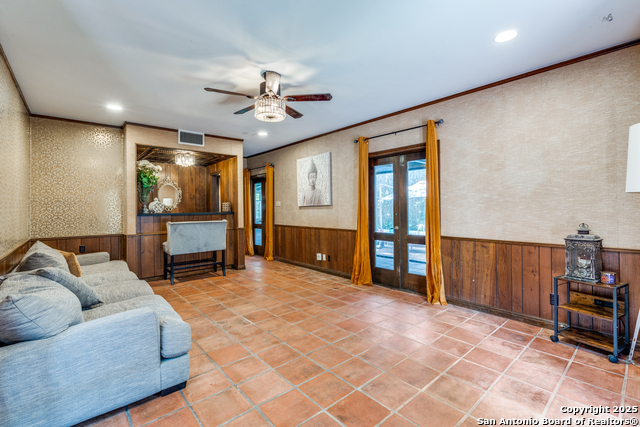 Listing photo id 4 for 201 Chattington