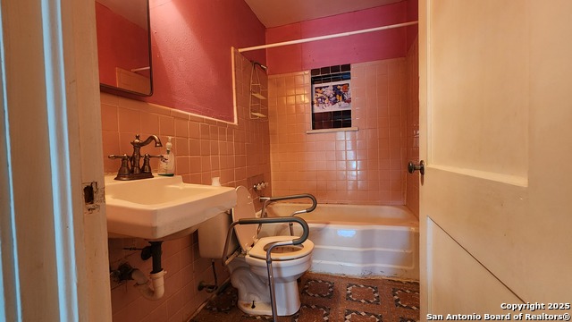 Listing photo id 9 for 3003 Travis W