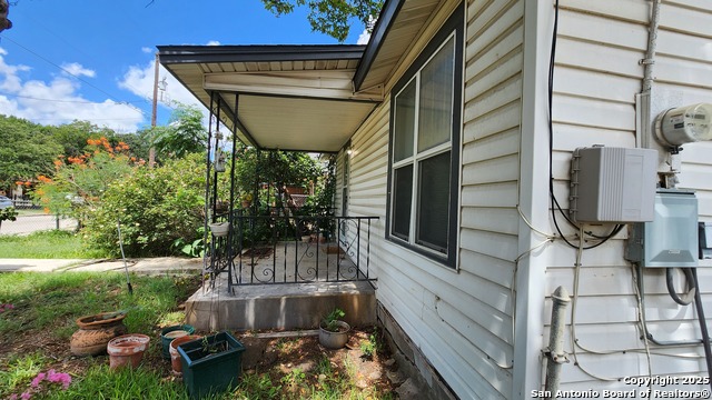 Listing photo id 11 for 3003 Travis W