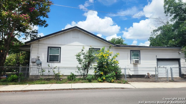 Listing photo id 13 for 3003 Travis W