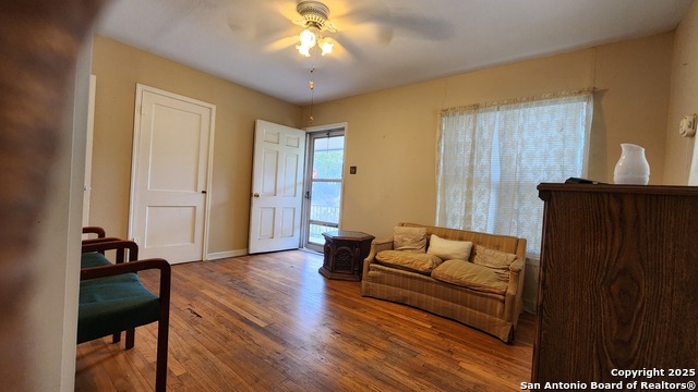 Listing photo id 2 for 3003 Travis W