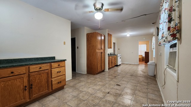 Listing photo id 4 for 3003 Travis W