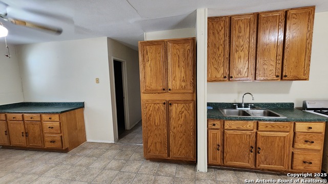Listing photo id 5 for 3003 Travis W