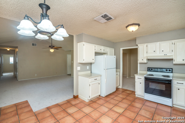 Listing photo id 10 for 6407 Ridge Pass
