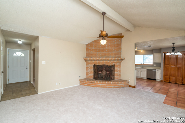 Listing photo id 7 for 6407 Ridge Pass