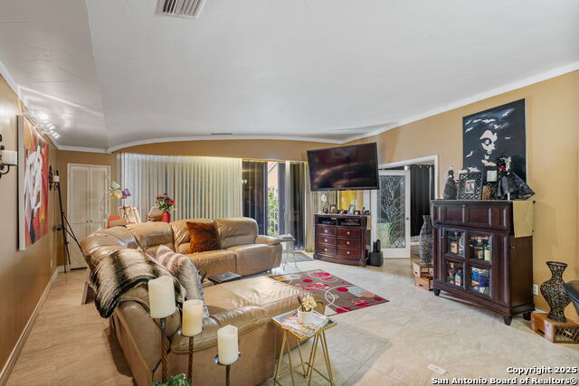 Listing photo id 8 for 823 Water 5d