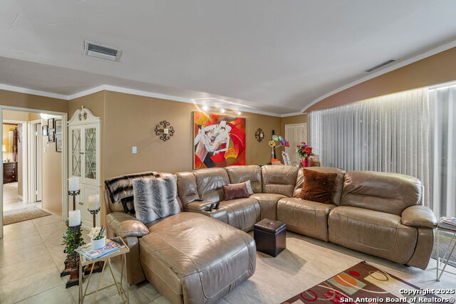 Listing photo id 11 for 823 Water 5d