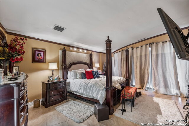 Listing photo id 0 for 823 Water 5d