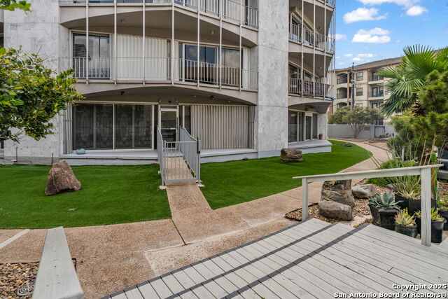Listing photo id 25 for 823 Water 5d