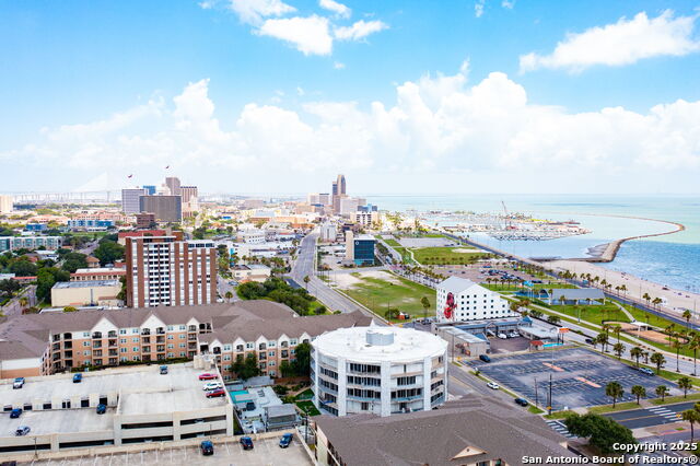 Listing photo id 29 for 823 Water 5d