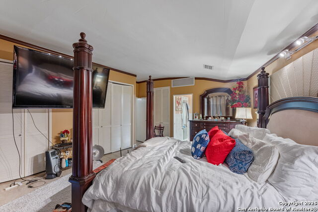 Listing photo id 2 for 823 Water 5d