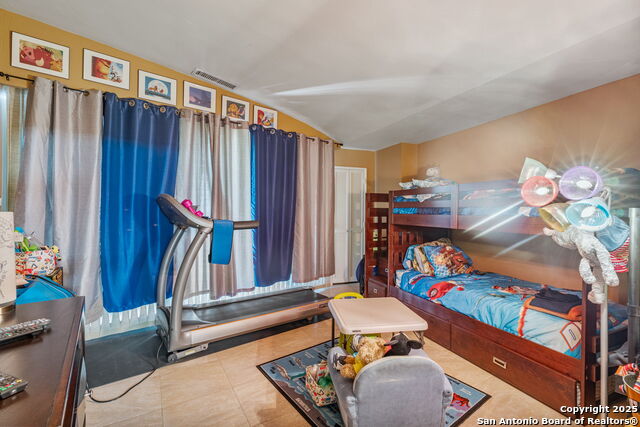 Listing photo id 3 for 823 Water 5d