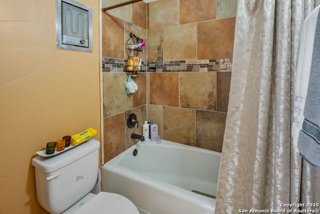 Listing photo id 6 for 823 Water 5d