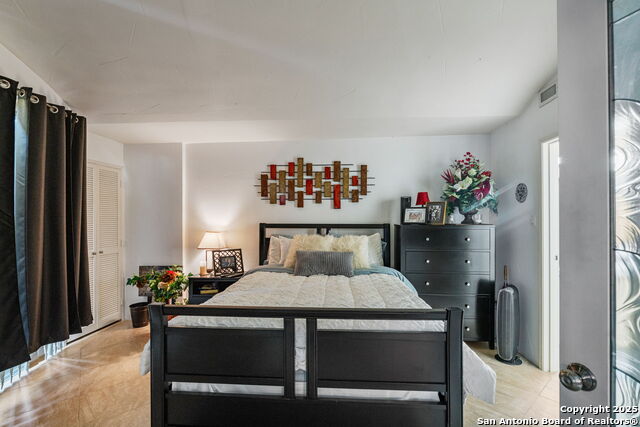 Listing photo id 7 for 823 Water 5d