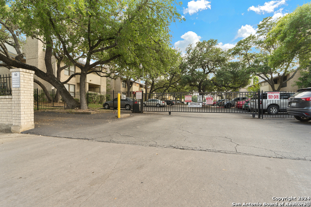 Image 18 of 25 For 11843 Braesview 2311