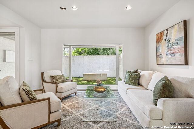 Image 16 of 50 For 40 Oakwell Farms Pkwy
