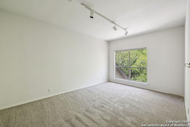 Image 39 of 50 For 40 Oakwell Farms Pkwy