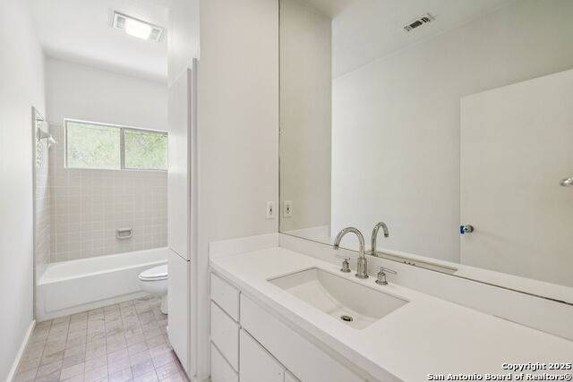 Image 40 of 50 For 40 Oakwell Farms Pkwy