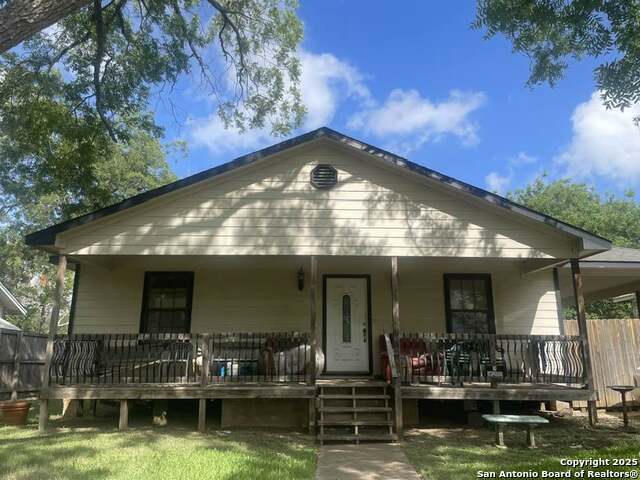 Listing photo id 2 for 4604 Gillis St.