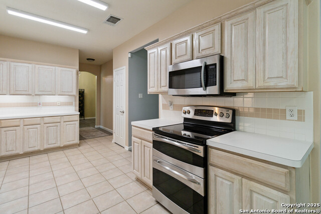 Image 15 of 28 For 15314 Fall Place Dr.