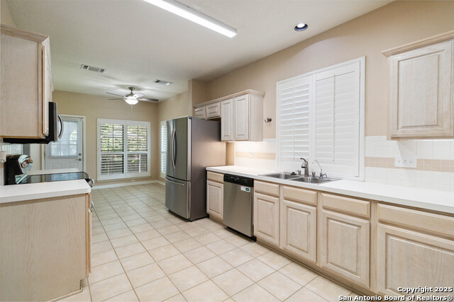 Image 17 of 28 For 15314 Fall Place Dr.