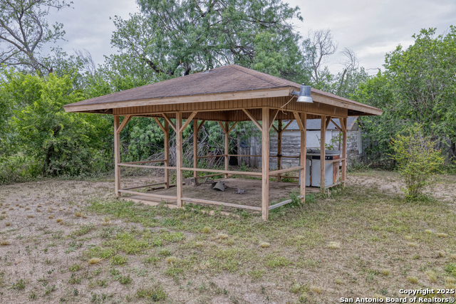 Listing photo id 1 for 256 Shook  