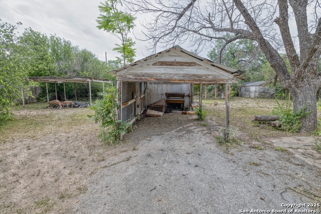 Listing photo id 3 for 256 Shook  