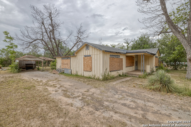 Listing photo id 6 for 256 Shook  