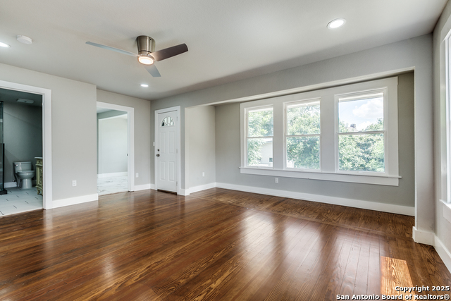 Image 14 of 25 For 430 Mulberry Ave E