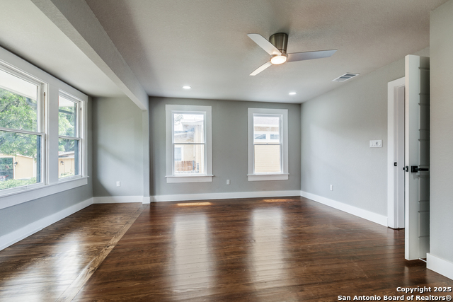 Image 16 of 25 For 430 Mulberry Ave E