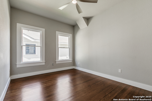 Image 18 of 25 For 430 Mulberry Ave E