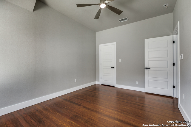 Image 19 of 25 For 430 Mulberry Ave E