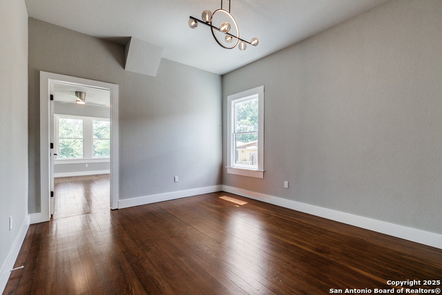 Image 20 of 25 For 430 Mulberry Ave E