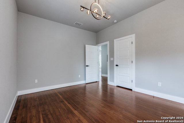 Image 21 of 25 For 430 Mulberry Ave E