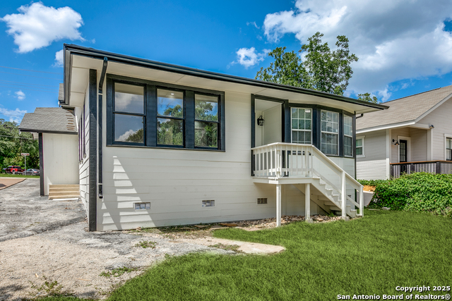 Image 23 of 25 For 430 Mulberry Ave E