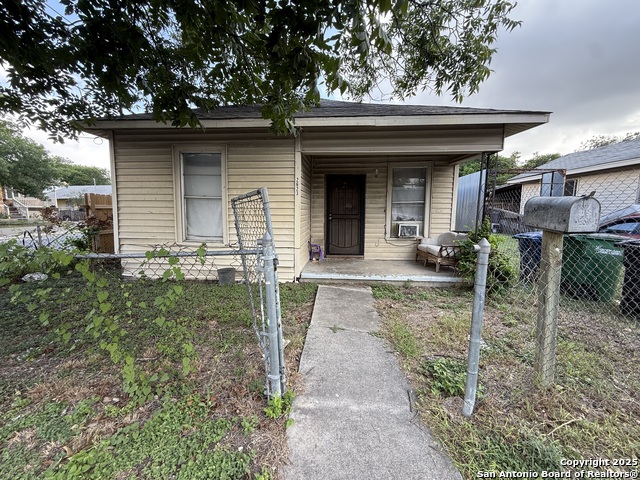 Listing photo id 0 for 2623 Poplar
