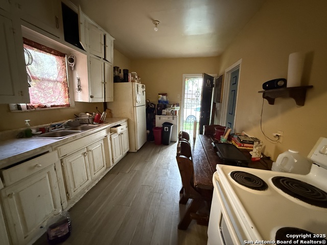 Listing photo id 2 for 2623 Poplar
