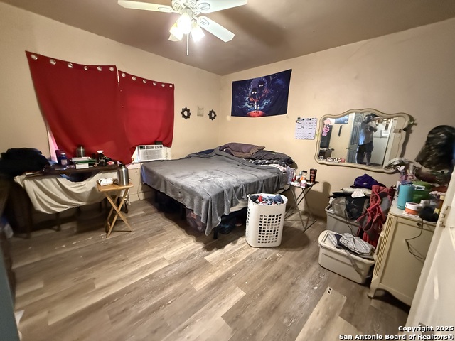 Listing photo id 5 for 2623 Poplar