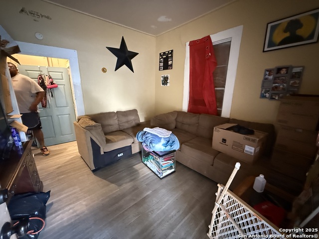 Listing photo id 6 for 2623 Poplar