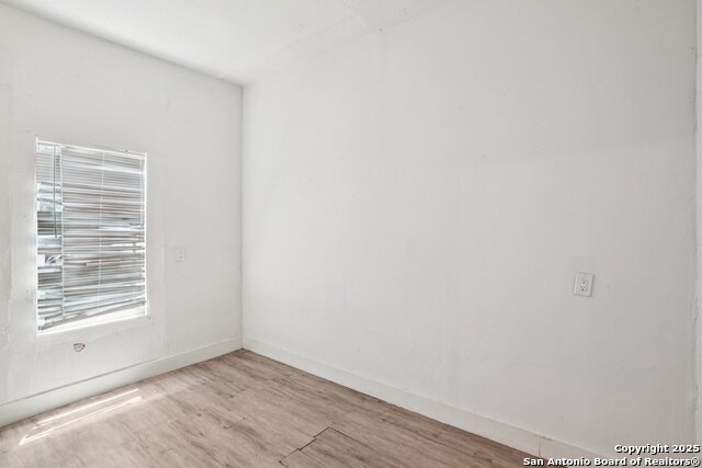 Image 19 of 29 For 430 Aaron Pl