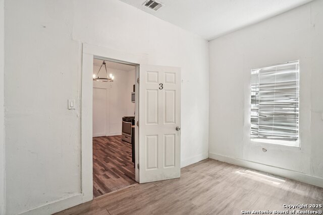Image 20 of 29 For 430 Aaron Pl