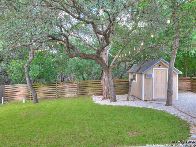 Image 17 of 48 For 7706 Falcon Oak