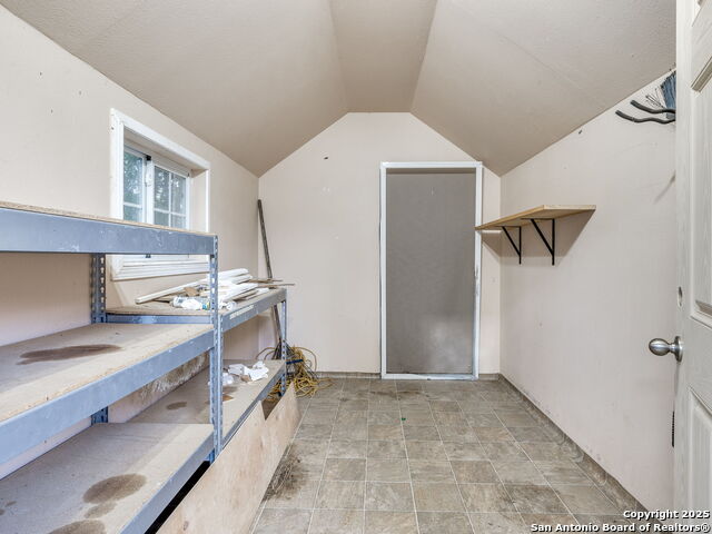 Image 18 of 48 For 7706 Falcon Oak