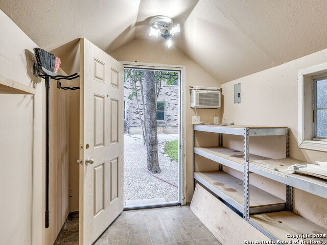 Image 19 of 48 For 7706 Falcon Oak